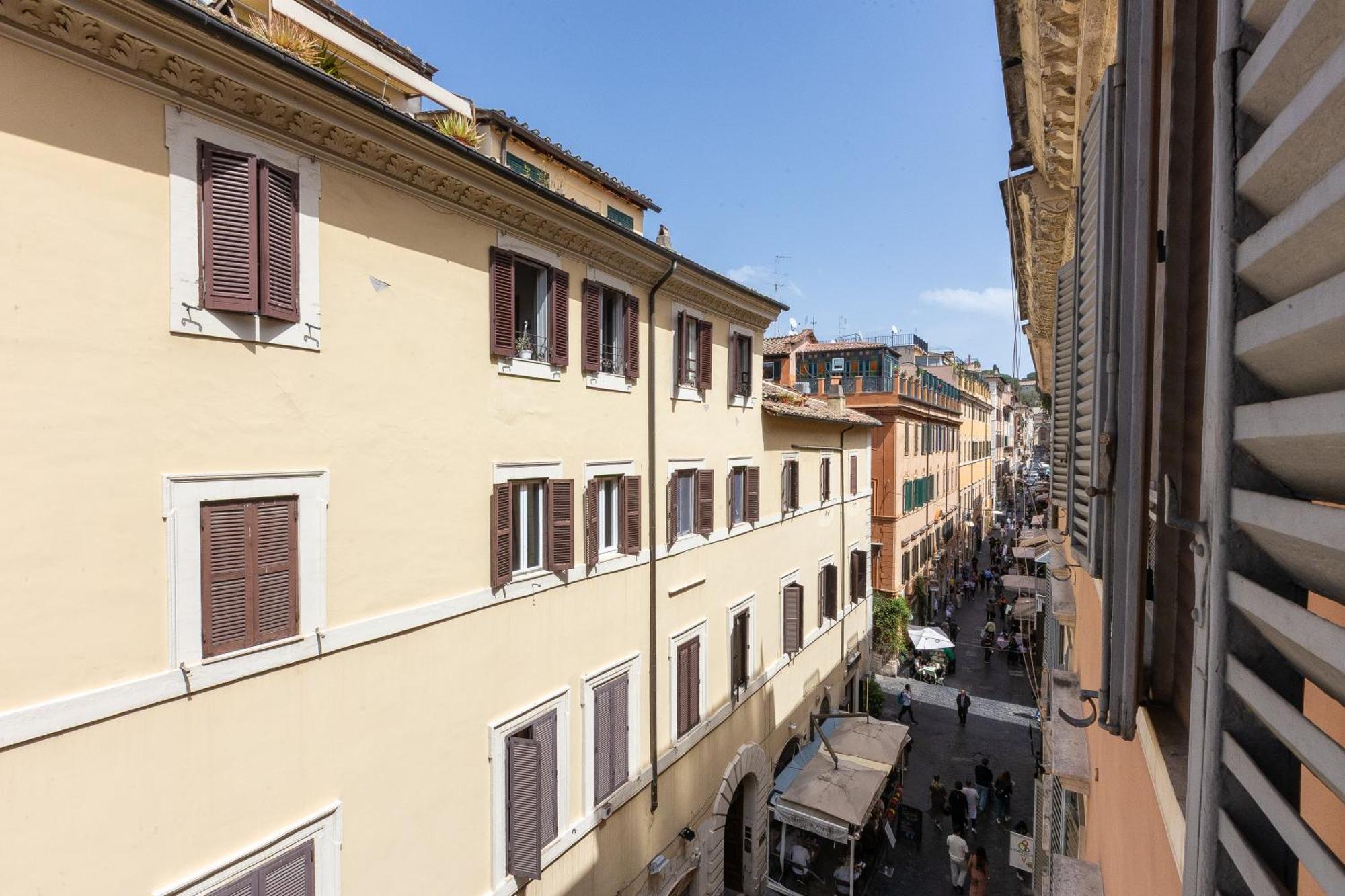 In Leonardo Da Vinci Apartment *